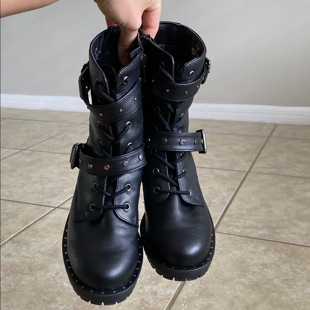 Black Leather Women's Boots - Picture 5 of 7